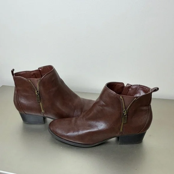 Cognac Brown Ankle Booties Size 9M - Picture 9 of 12